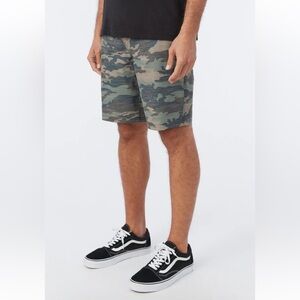 EUC O’Neill mens camo shorts